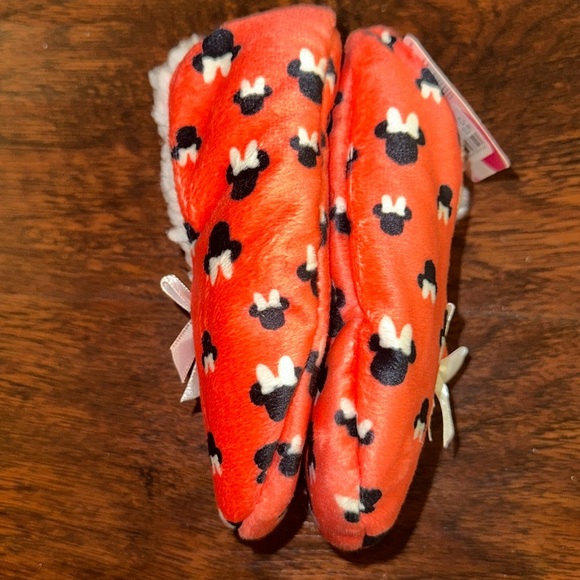 NWT Disney Junior Minnie Fuzz Babba Slipper Socks (2T-3T) - Picture 4 of 4